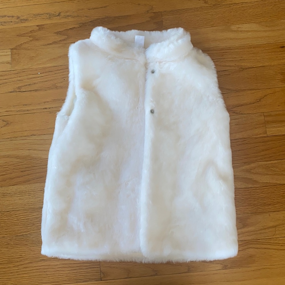 White soft kids vest. Size 10-12
